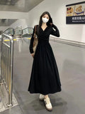 2025 New V-Neck Long-Sleeved Dress Women's Autumn Dress French Fold Design Feeling Waist Display Skin Bottom Skirt